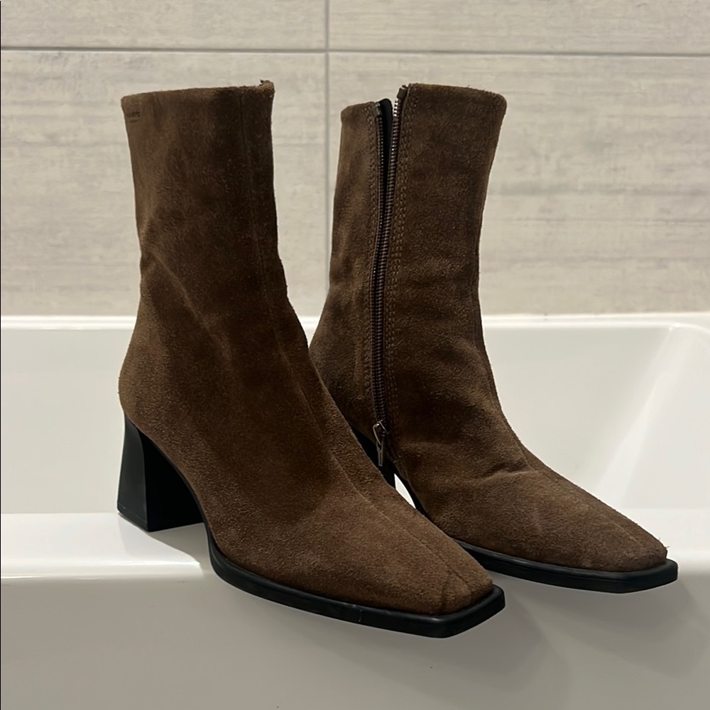 Vagabond Brown Heeled Boots with Square Toe